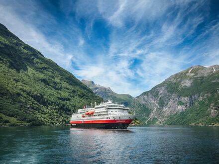 Kreuzfahrten Norwegen - Hurtigruten: Seereise mit der MS Finnmarken ab/an Hamburg 14 Nächte Premium-Schiff mit All Inclusive Mehr Zeit an Land - bis Unkategorisiert online kaufen Kreuzfahrten Norwegen - Hurtigruten: Seereise mit der MS Finnmarken ab/an Hamburg 14 Nächte Premium-Schiff mit All Inclusive Mehr Zeit an Land - bis Unkategorisiert online kaufen